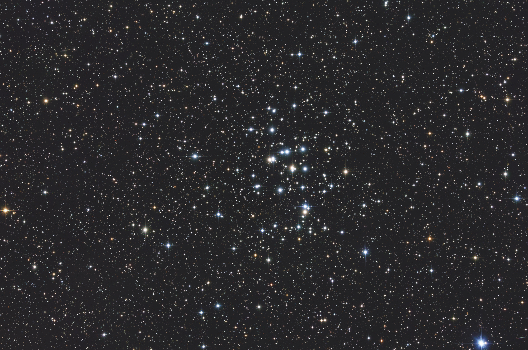 Messier 44 oder Praesepe (lateinisch für Krippe) ist ein offener Sternhaufen, der am abendlichen Winter- und Frühlingshimmel schon freiäugig als Nebelfleckchen zu sehen ist.